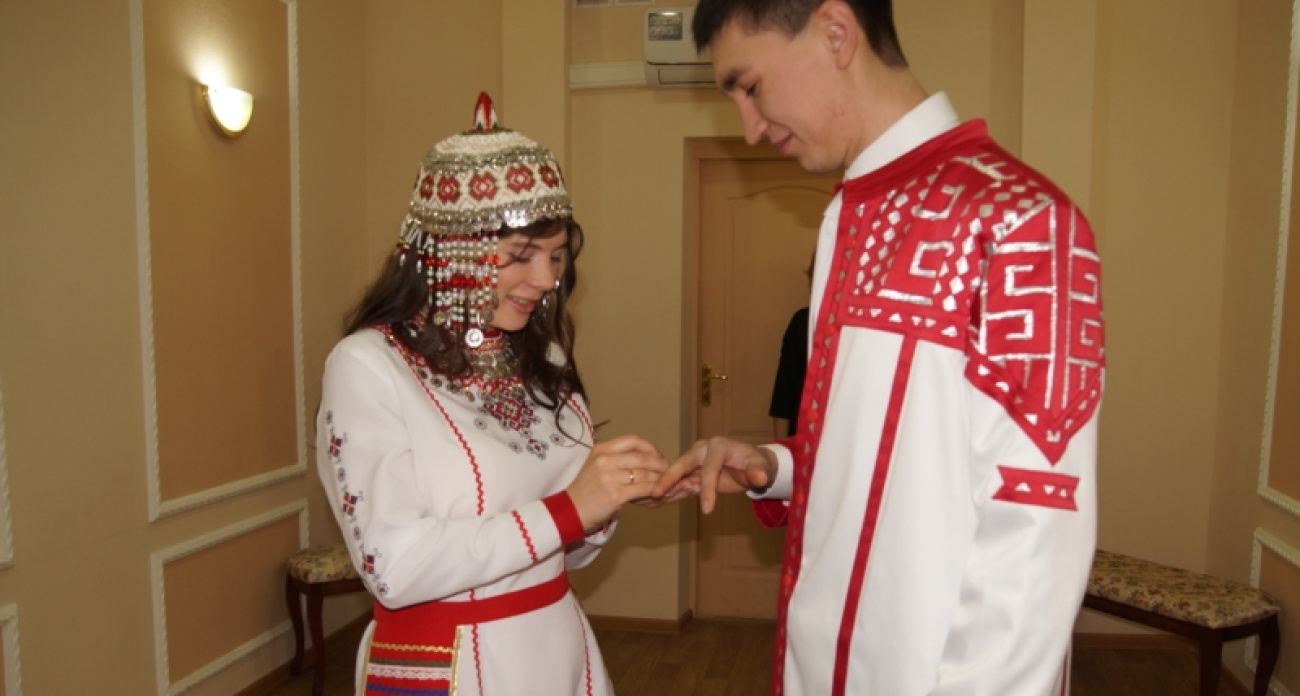 Больше сотни пар Чувашии поженятся в красивые декабрьские даты