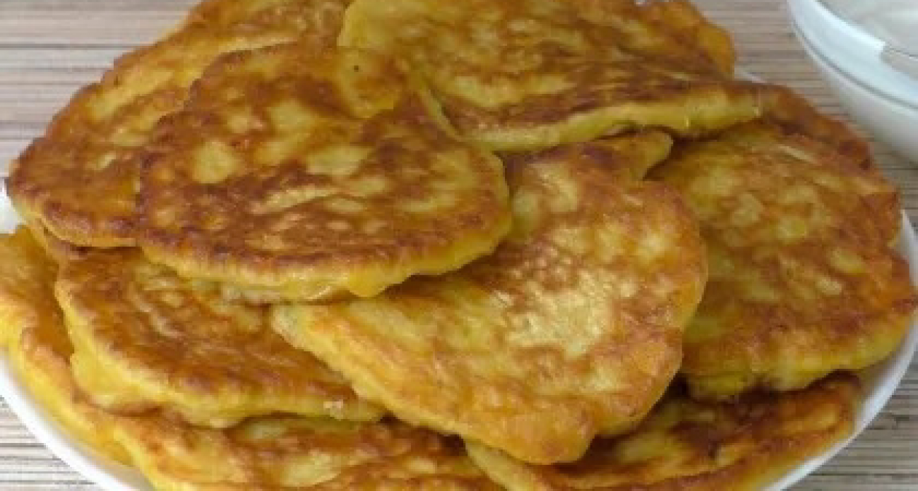 У нас тыква не залеживается, просто смешиваю ее с кефиром: на выходе – гора вкуснейших оладьев на завтрак