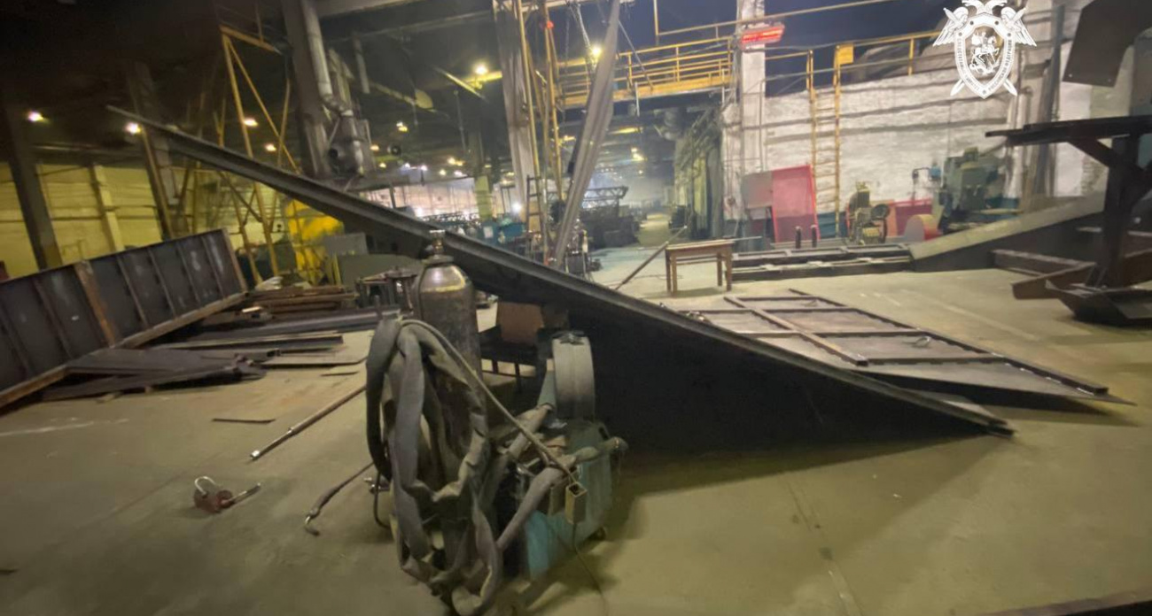 На заводе в Чувашии придавило рабочего, его увезли в больницу