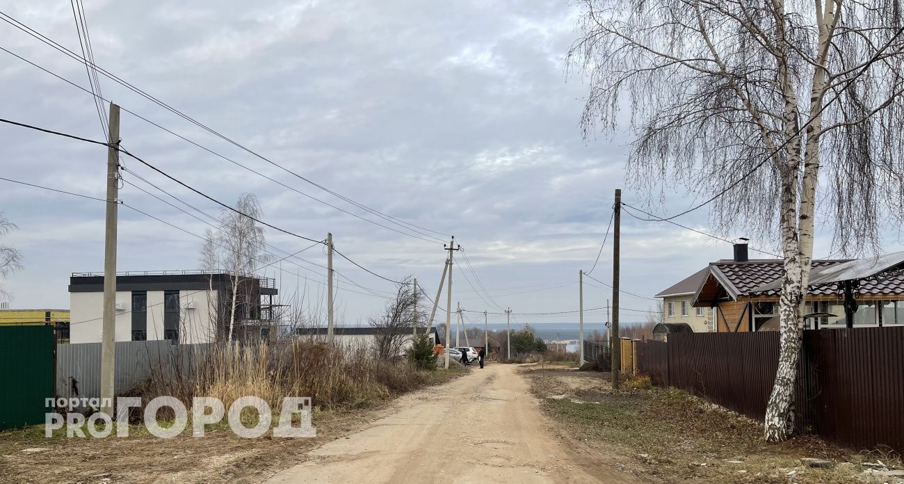 Света не будет: в городской администрации пояснили, почему нельзя установить уличные фонари для живущих в темноте жителей Соляного