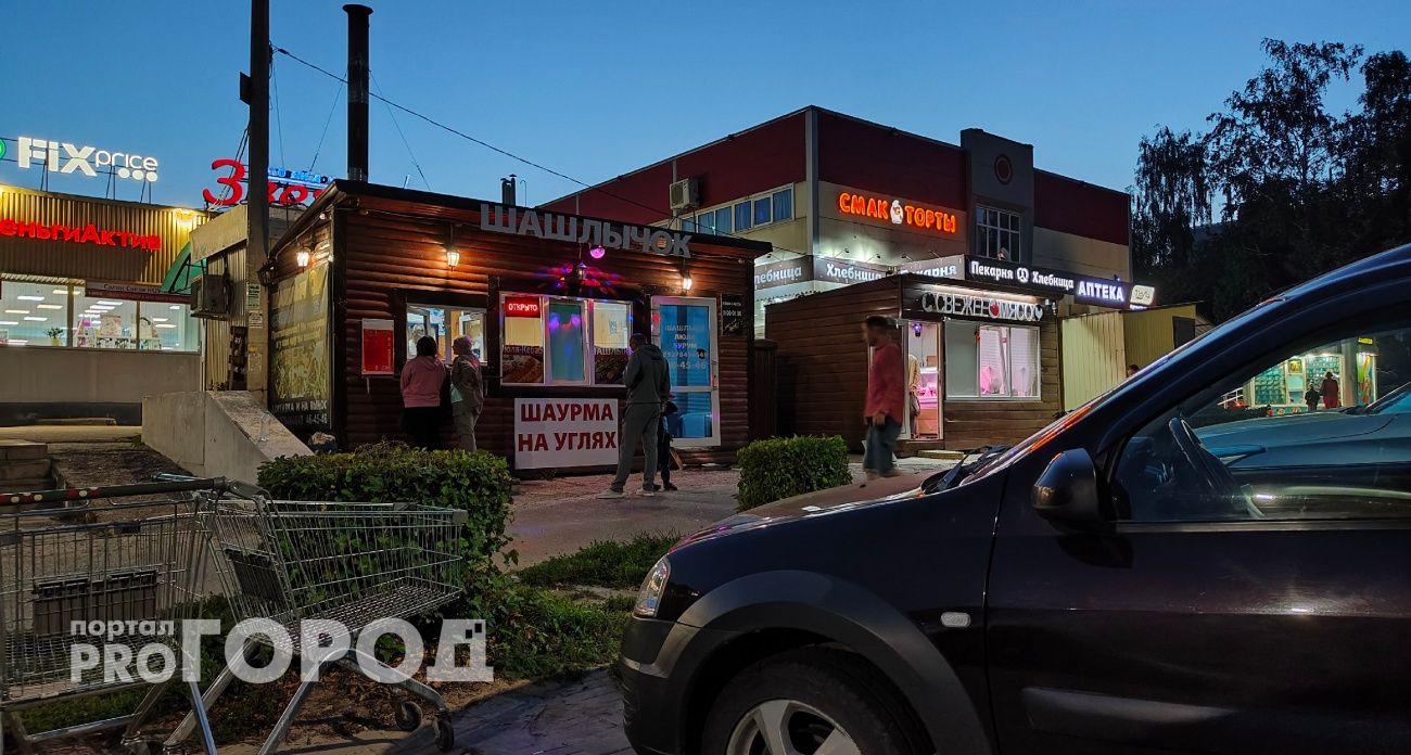 Власти Чебоксар требуют снести киоски и павильоны с шаурмой перед одним из торговых центров