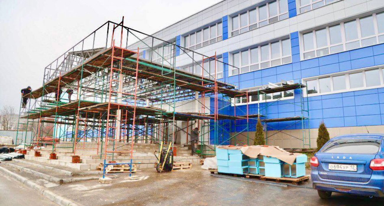 В чебоксарской школе № 22 рабочие начнут трудиться без выходных, чтобы успеть закончить капремонт