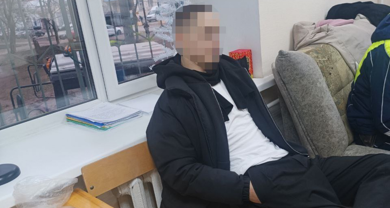 В Солнечном девятиклассник на авто без номеров съехал с лестницы: рядом была женщина с детьми