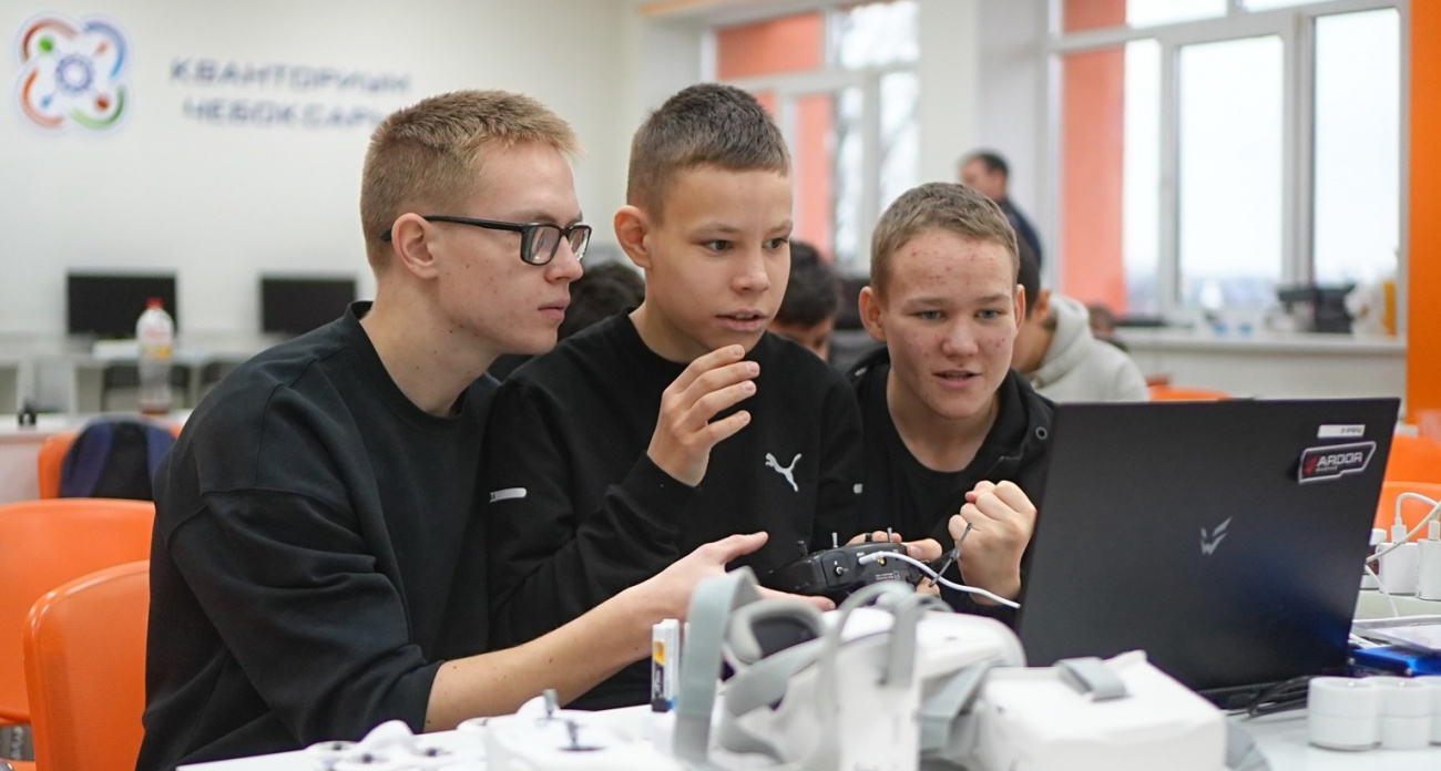 В Чебоксарах появился центр, где школьников учат управлять и программировать БПЛА