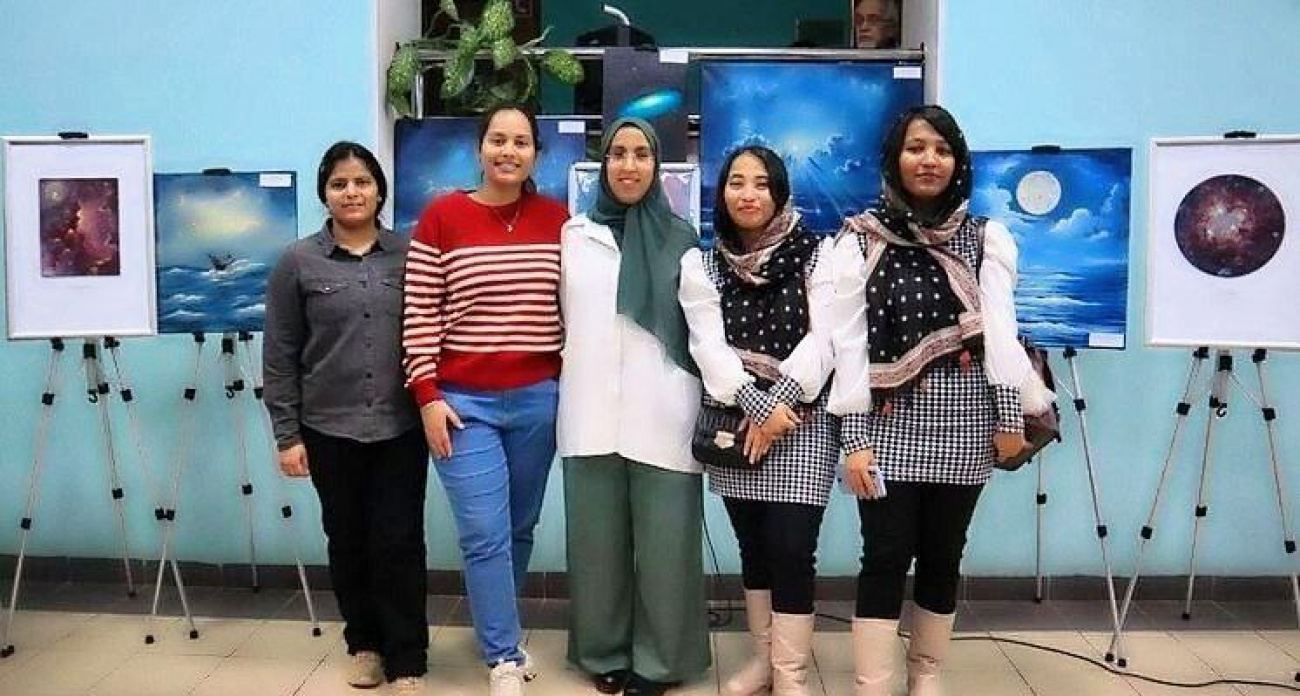 В Чувашии открылась выставка студентки из Ирака, которая приехала в Россию из любви к Айвазовскому