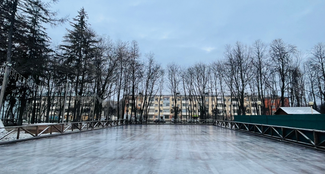 В чебоксарском парке начали заливать два катка