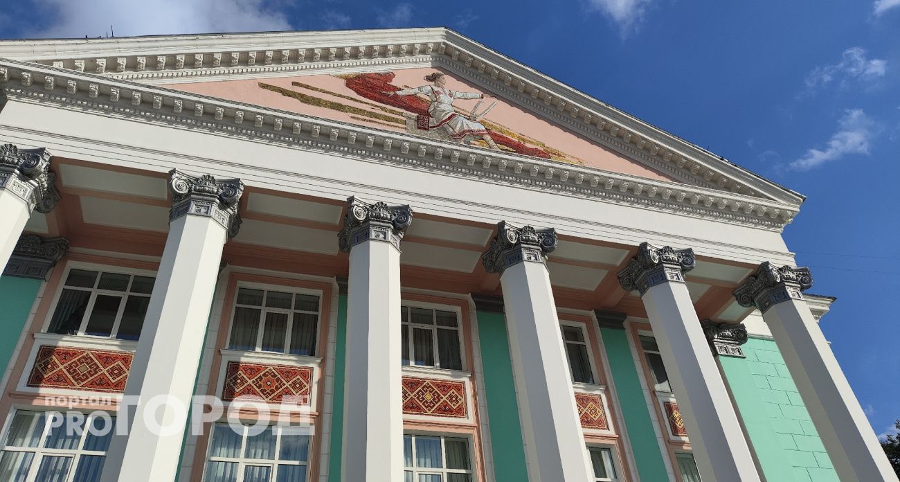 В Чувашии студент из Марокко решил сводить девушку на Чехова, а она оставила его без денег