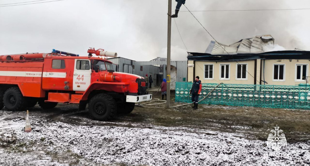 В Яльчикском районе пожар уничтожил дом и хозяйство пенсионерки