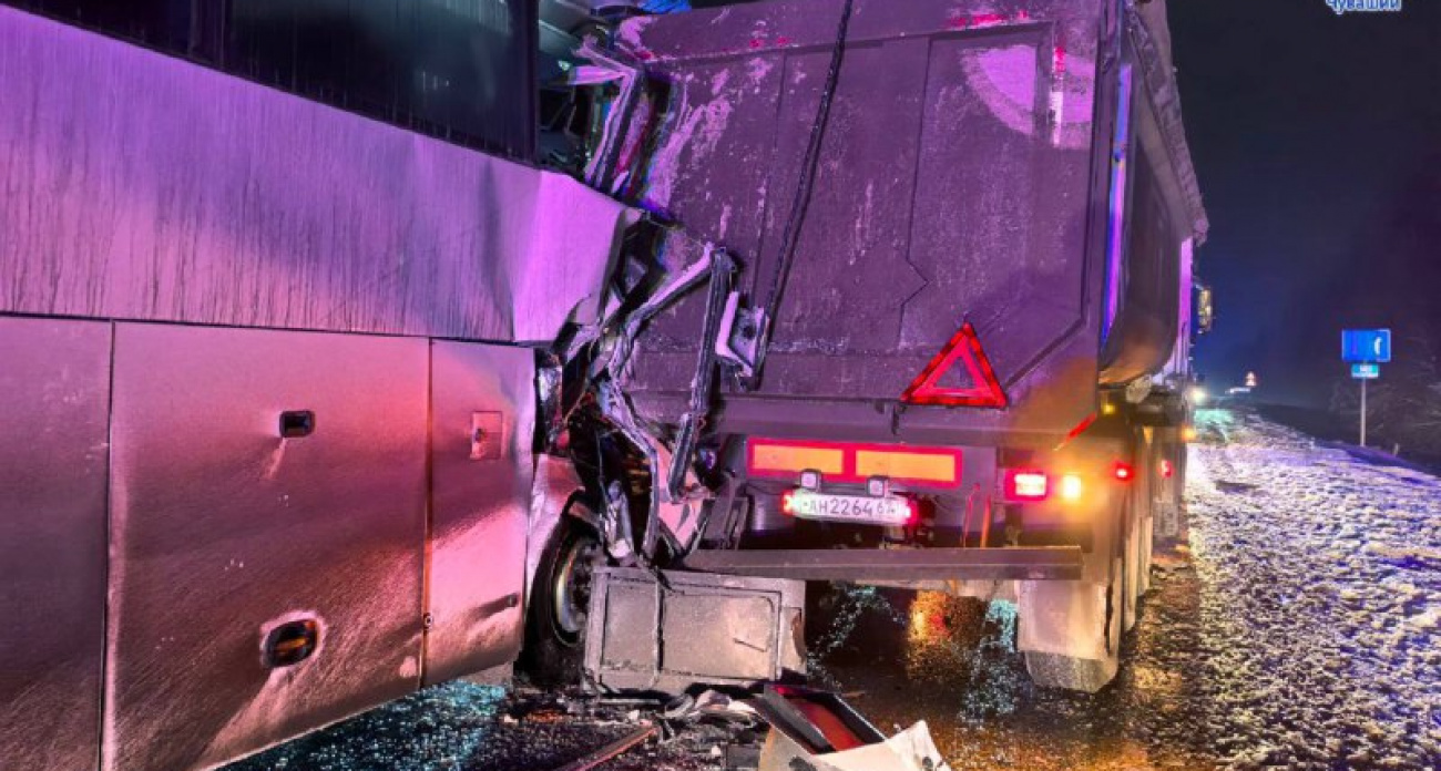 Прокуратура в Чувашии начала проверку по ДТП с рейсовым автобусом и грузовиком, где пострадали люди