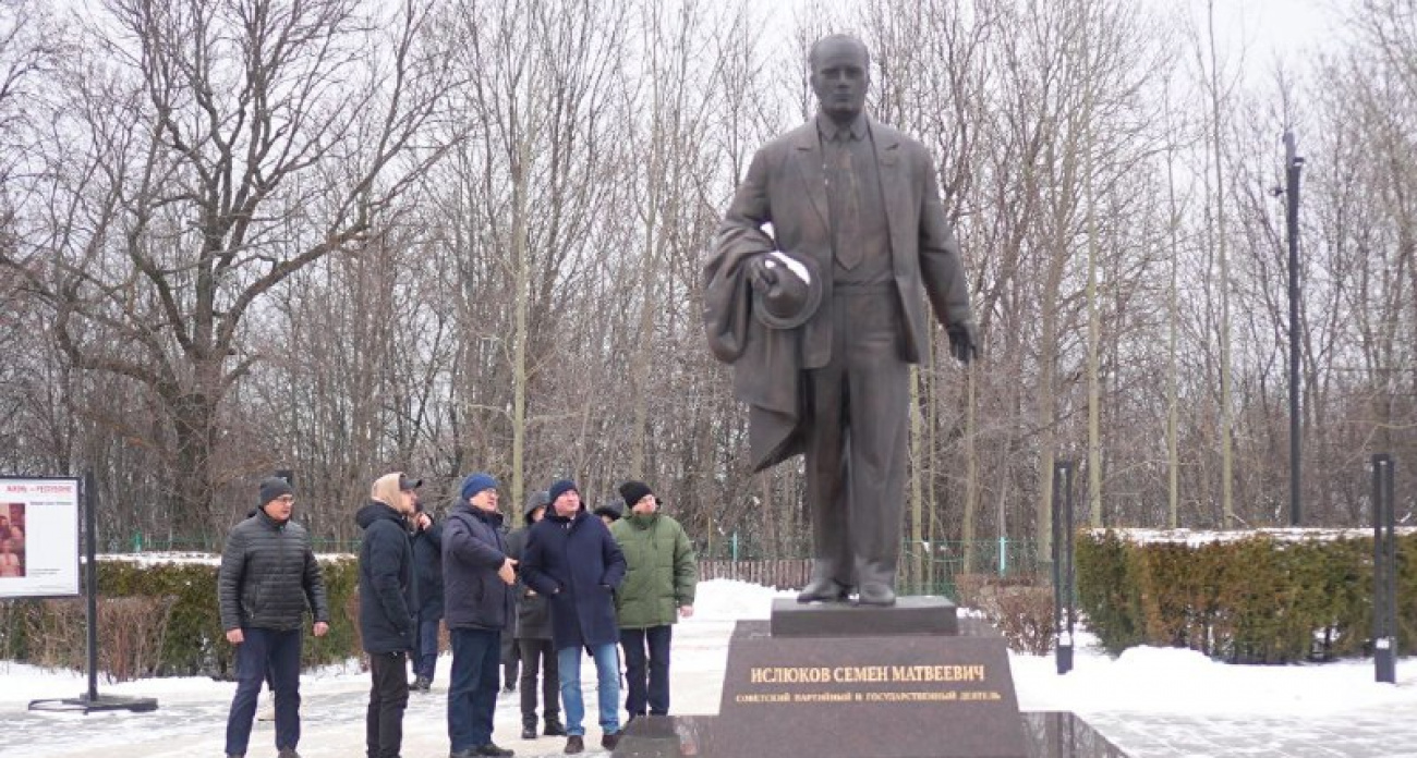 В Чебоксарах новый сквер с памятником чиновнику доделают в 2026 году