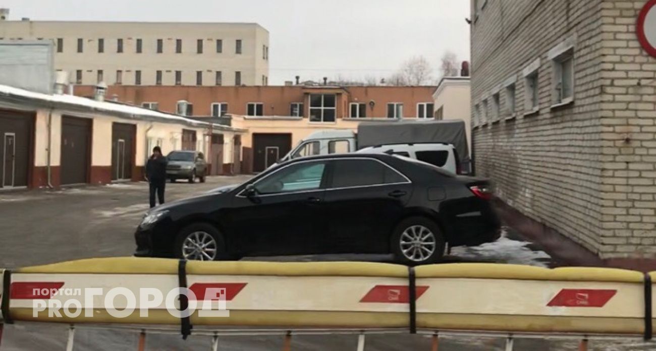 От бизнес-иномарок до "Москвича": на чем ездят чувашские чиновники