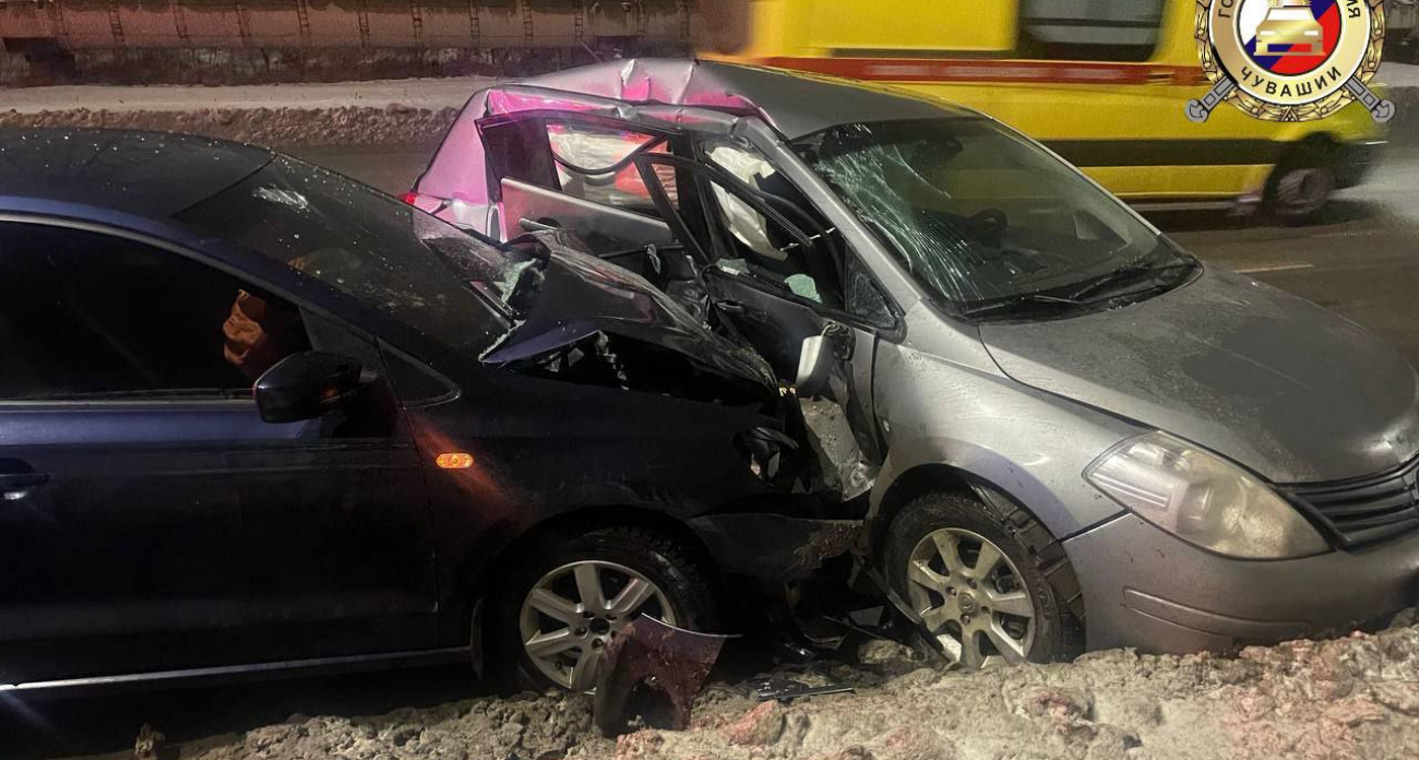В вечернем ДТП в Чебоксарах пострадали две девушки