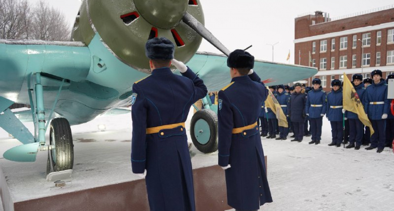 В Чебоксарах установили макет истребителя И-16, на котором летал Герой Советского Союза