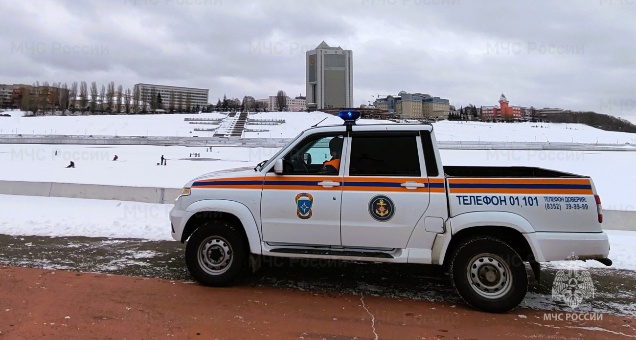 Лед в Чувашии не достиг безопасной толщины: замеры по городам