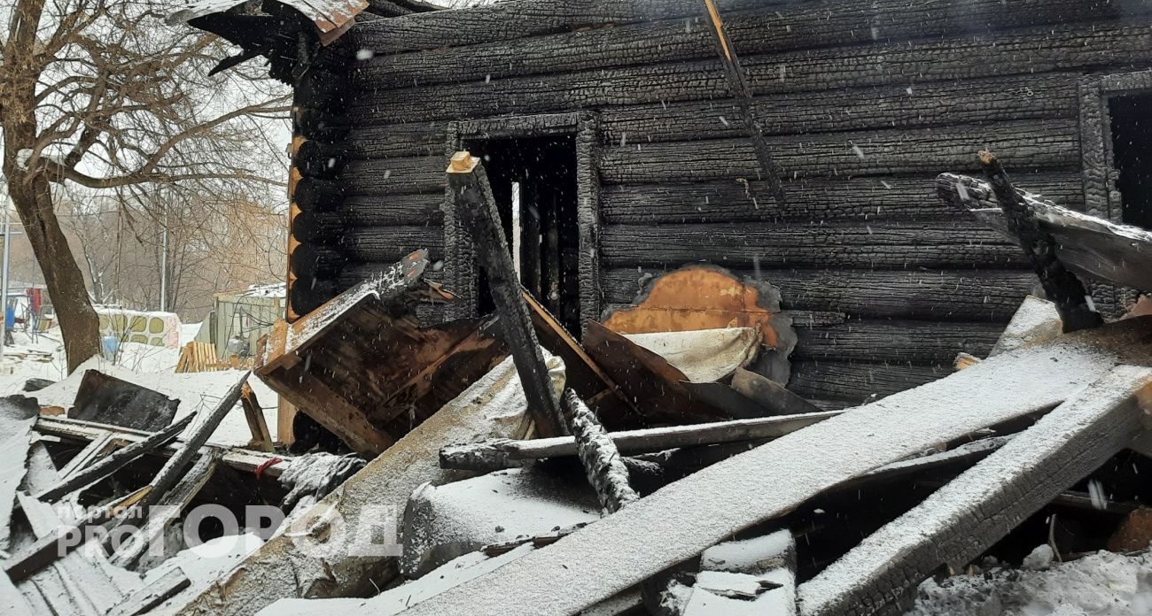 За сутки в Чебоксарах загорелись две квартиры, баня и микроавтобус: один мужчина получил сильные ожоги