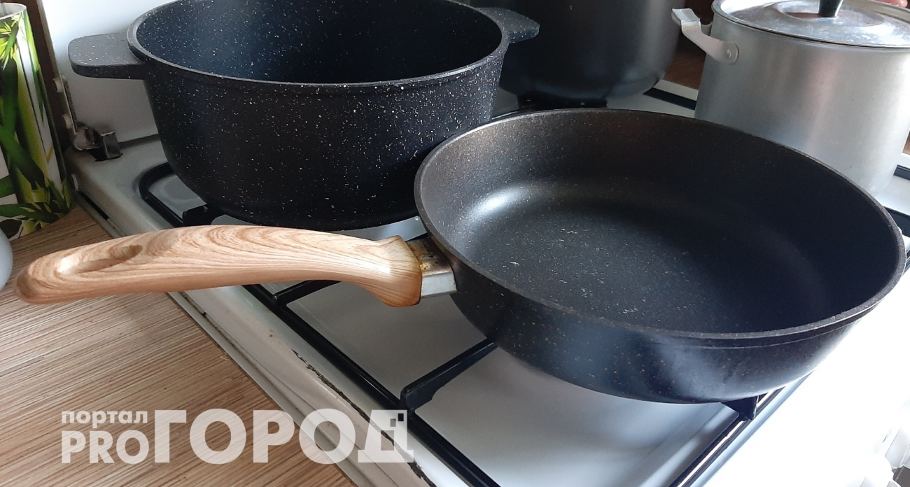 На моей кухне вся посуда блестит как новая: как мыть жирные сковородки без химии – ресторанный трюк 