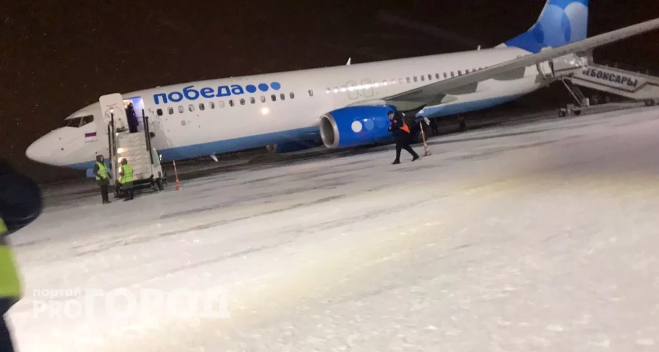 Аварийная посадка самолета "Победы" и ограничения у кладбища в Яушах: главные новости за 23 декабря в Чебоксарах