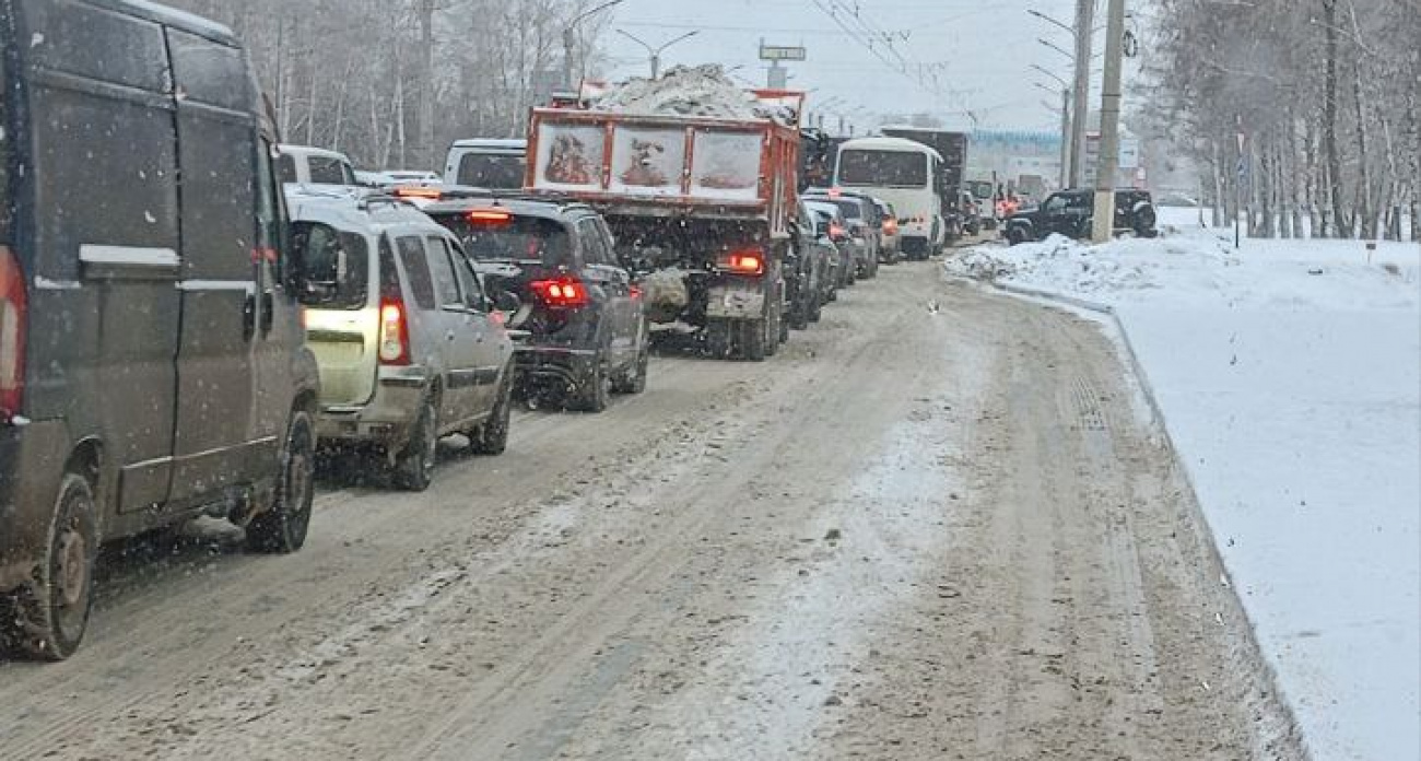 Дорожники обратились к водителям Чебоксар: "Не создавайте лишних помех"