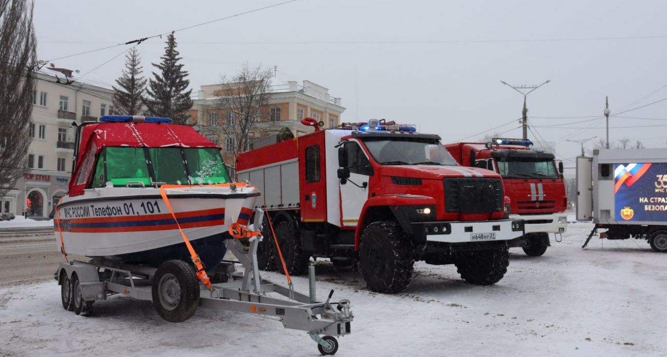 Накануне профессионального праздника спасатели получили новую технику