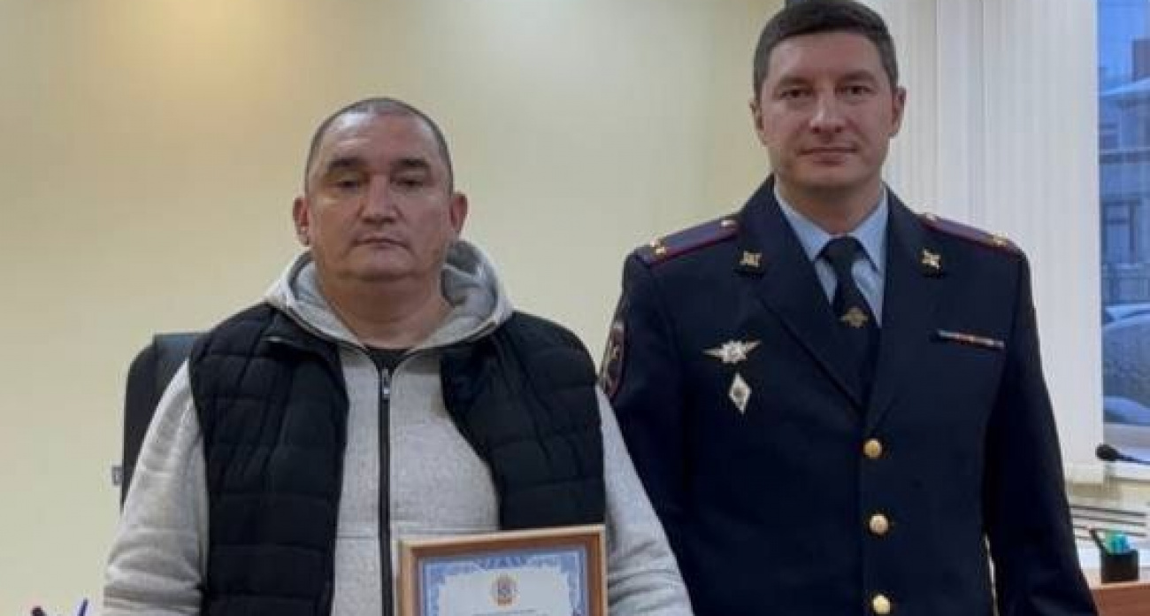 Цветочный горшок с сюрпризом: как таксист сорвал план мошенников в Чебоксарах