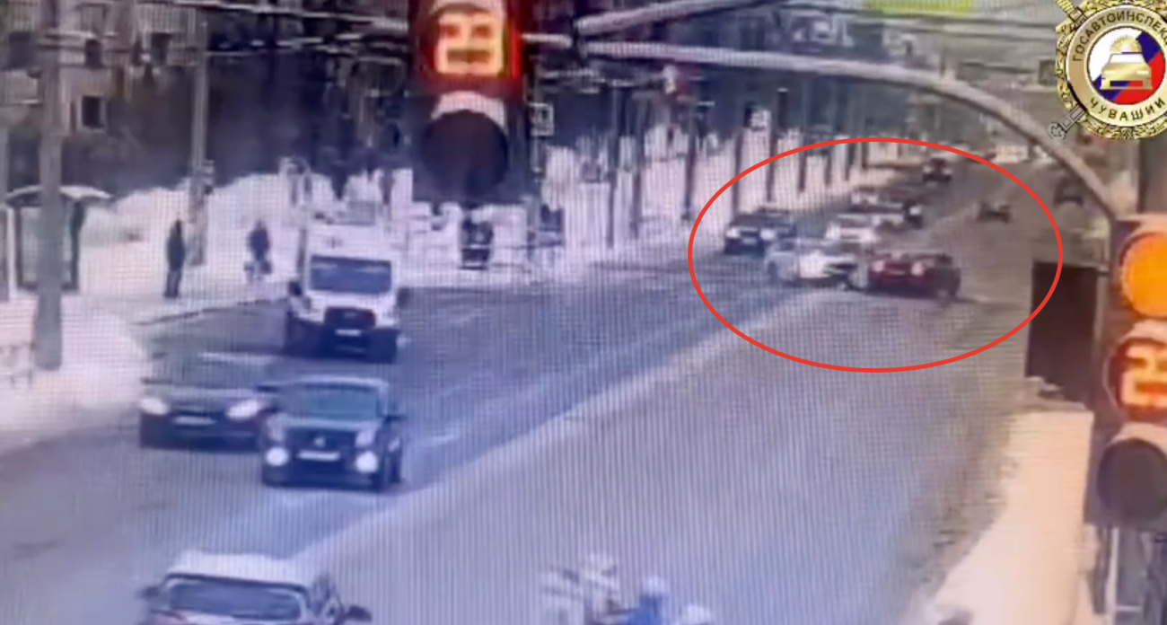 В Чебоксарах произошло ДТП с участием трех автомобилей