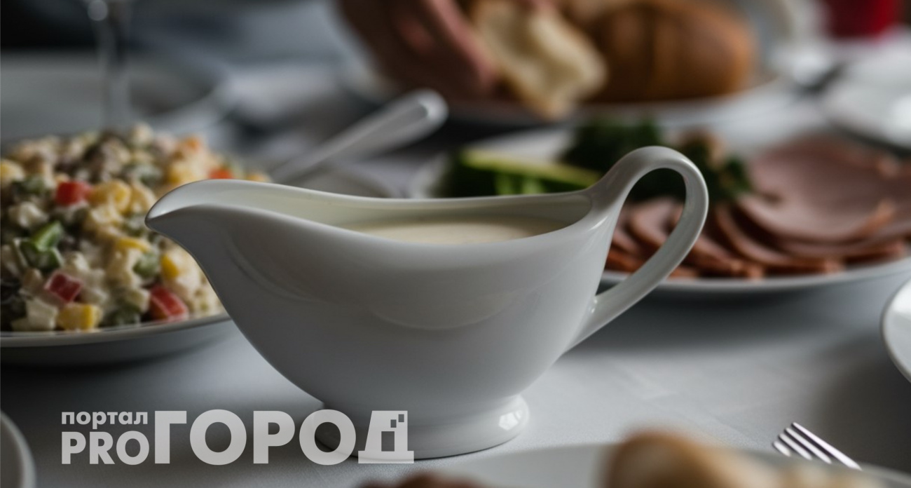 Гости наперебой будут просить рецепт: простой соус, который заменит майонез и кетчуп на новогоднем столе