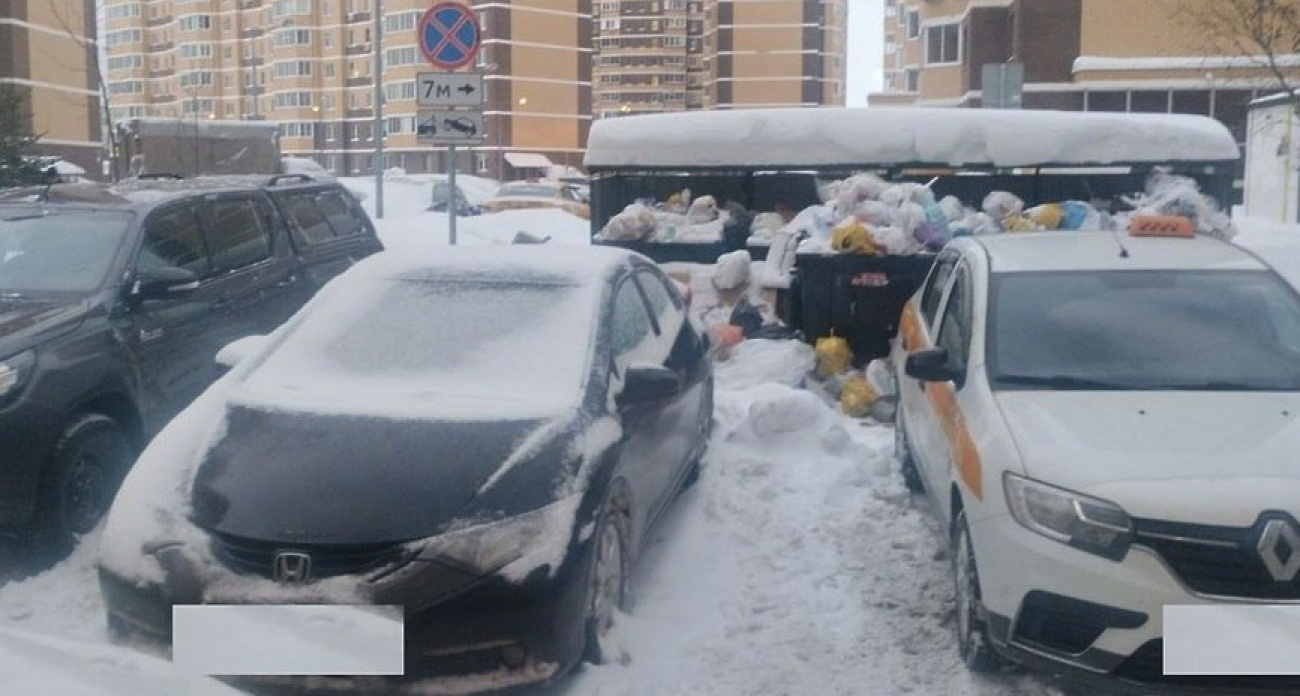 В новогодние каникулы авто чебоксарцев, загораживающие мусорные баки, увезут на штрафстоянку