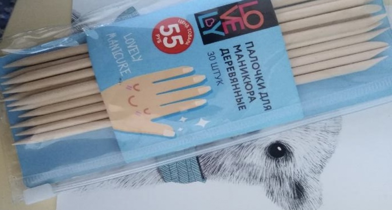 Купила в Fix Price палочки для маникюра всего за 55 рублей и сделала из них декор на стену дома: справится любой