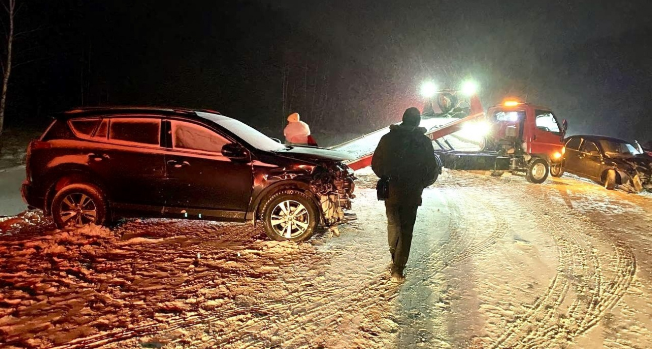 В Канашском районе в ДТП попали четыре авто: "Гранта" пыталась избежать столкновения с тормозящей перед ней машиной