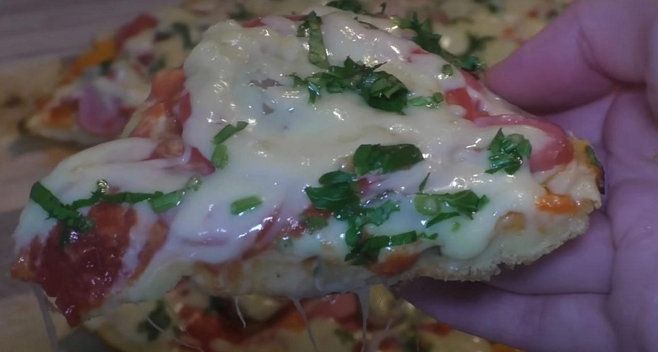 Забыла про духовку: теперь готовлю вкуснейшую пиццу на сковороде за 5 минут