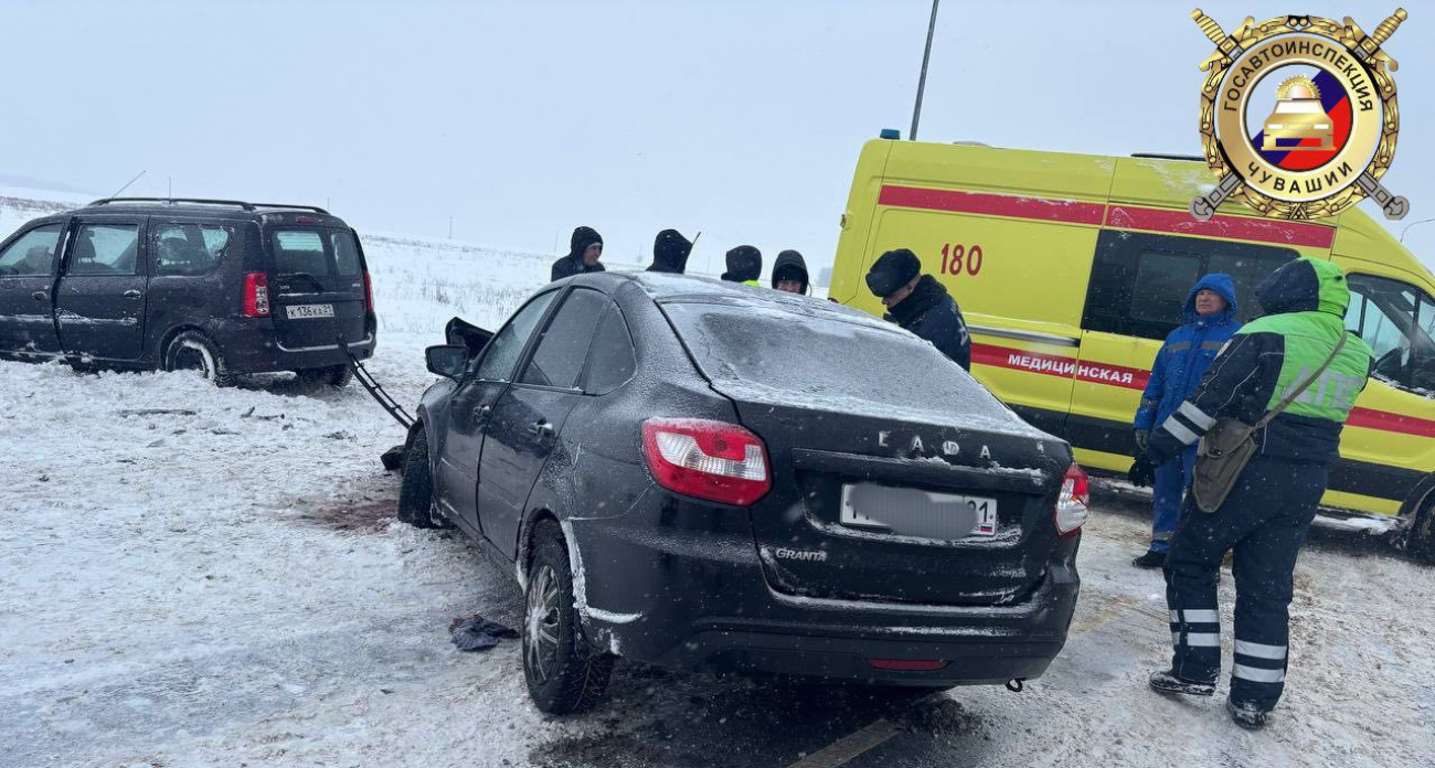 В Канашском районе столкнулись две "Лады": женщину и 9-летнего ребенка отвезли в больницу