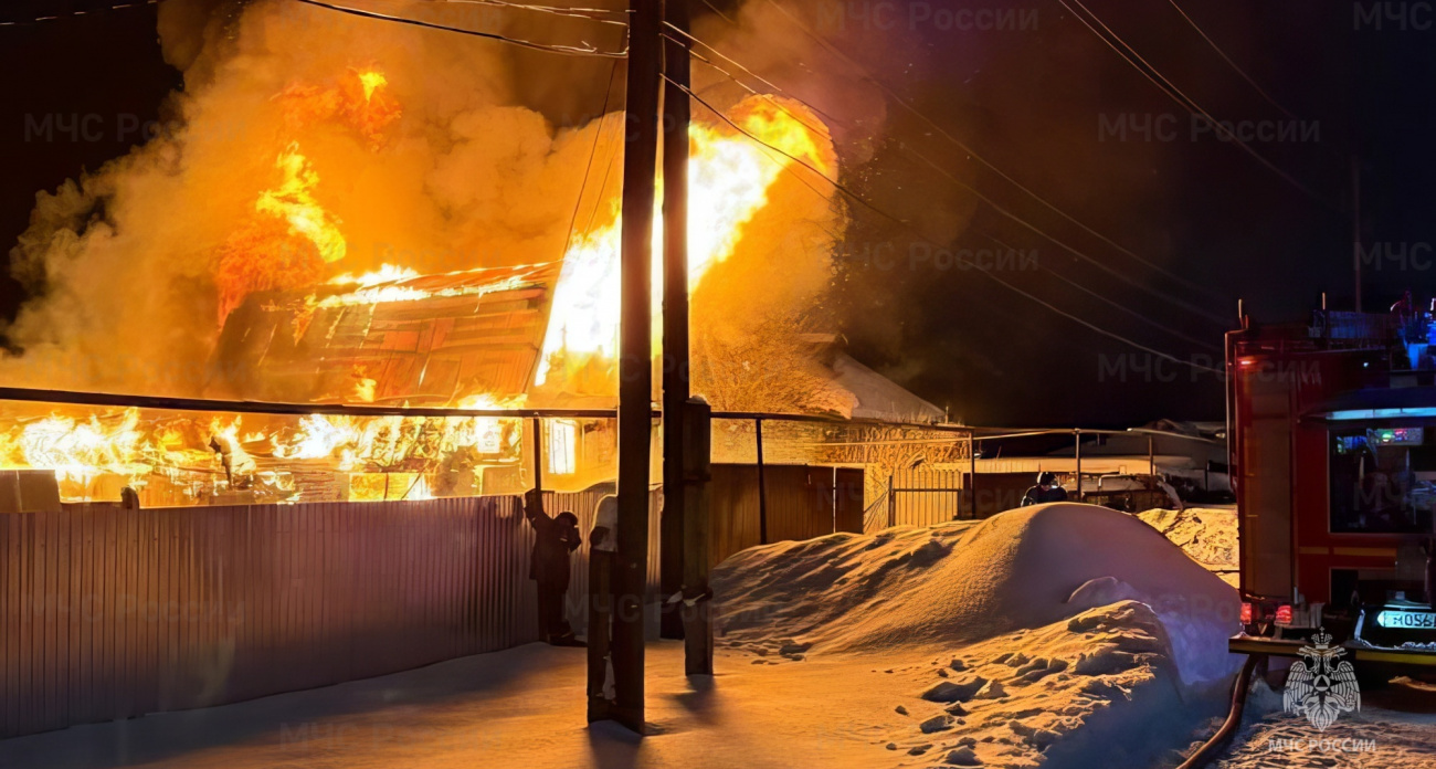 Ночью в Шумерле сгорел двухэтажный жилой дом