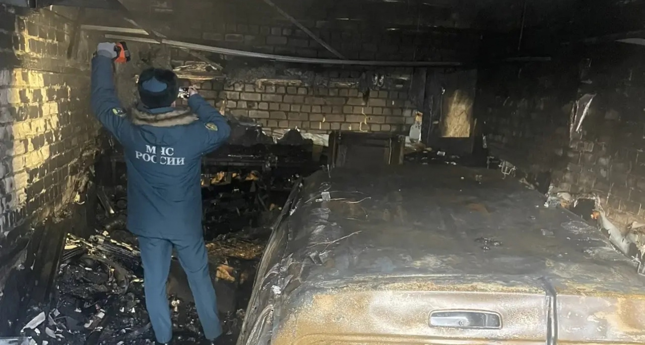 В Чебоксарах загорелся гараж во время установки газового оборудования