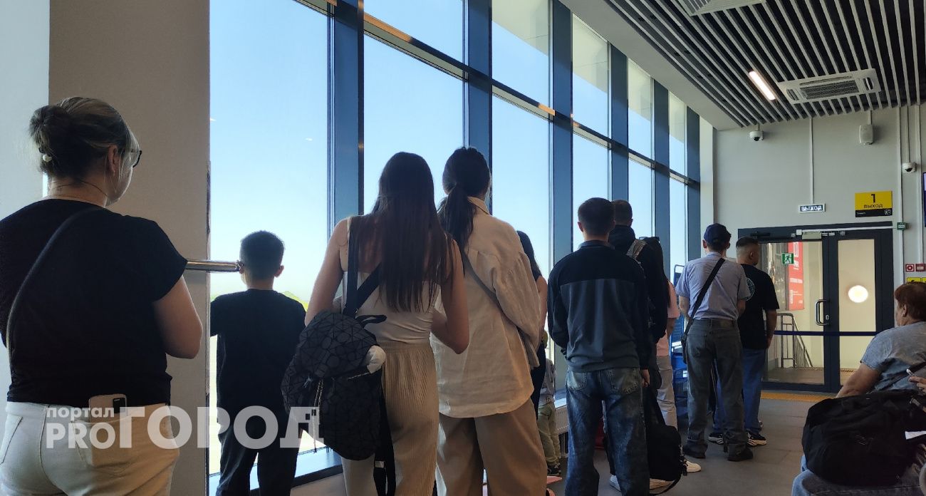 В аэропорту Чебоксар задержали рейс из-за курильщика в туалете