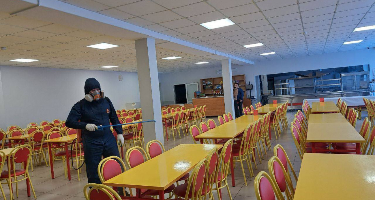 В чебоксарской школе, где массово заболели ученики, проводят дезинфекцию