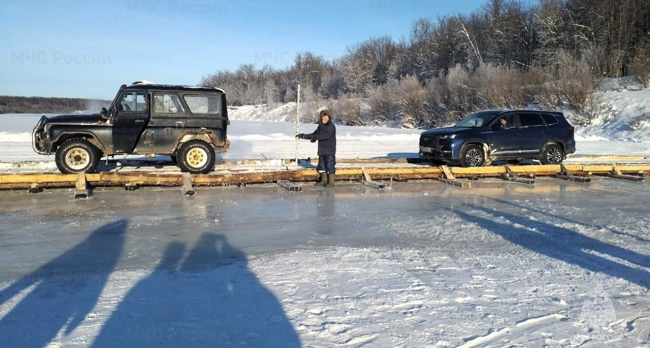 Возле Шумерли открыли ледовую переправу через Суру