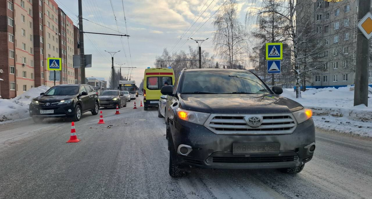 В Чебоксарах на пешеходном переходе сбили пенсионерку