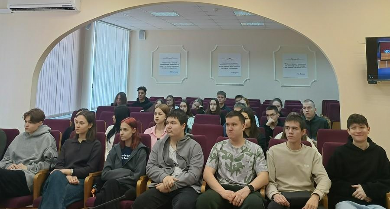 28 будущих юристов узнали секреты транспортной полиции Чувашии на акции «Студенческий десант»