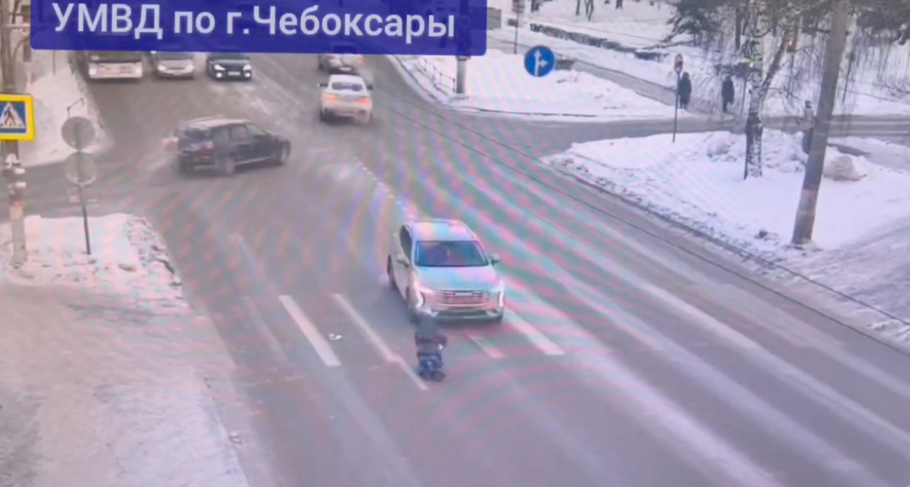 В Чебоксарах девушка перебегала дорогу и попала под колеса Haval