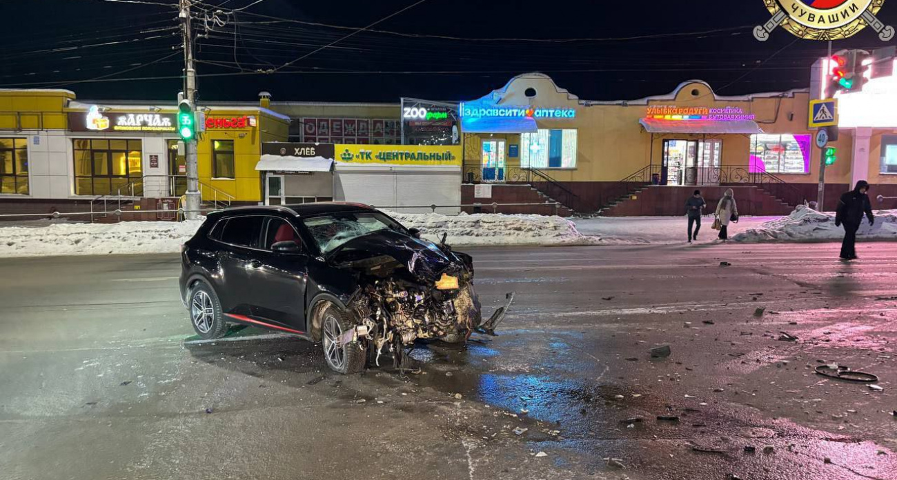 Врезался в машину, сбил пешехода и сбежал: подробности ДТП в Чебоксарах