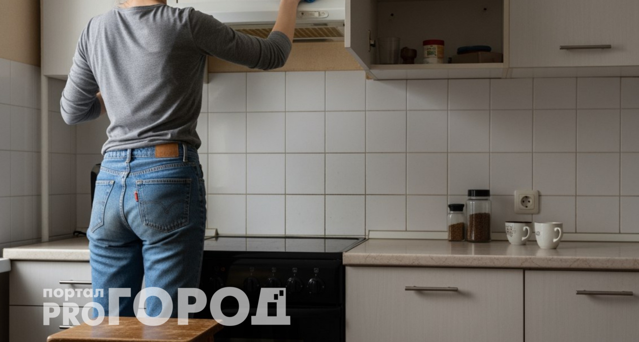 Убираю липкий налет с кухонных шкафов за 3 минуты: простой рецепт раствора, который смывает жир