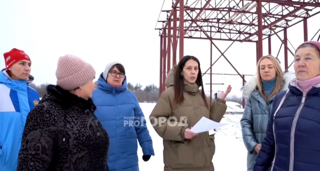 Жители деревни в Чебоксарском районе борются с незаконной стройкой автомастерской для тяжелой техники, которая разрушает дороги и покой