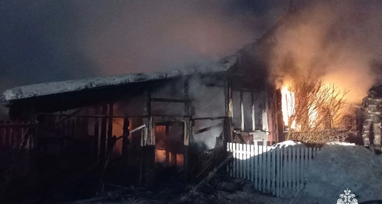 В Чувашии вспыхнул жилой дом: пострадала 13-летняя девочка