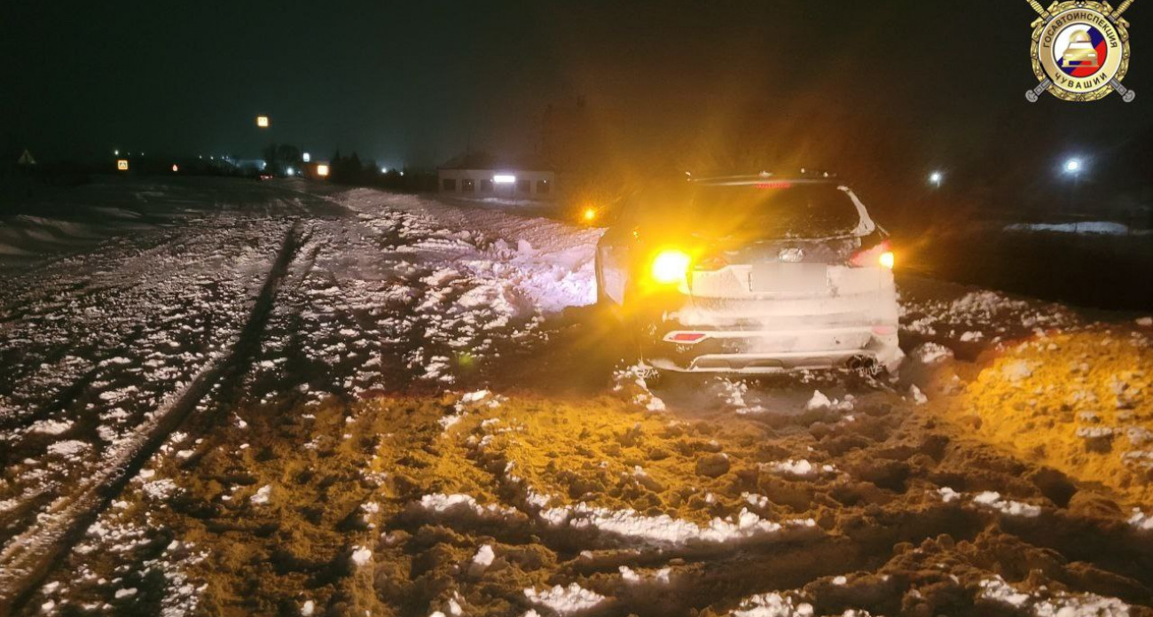 На трассе в Цивильском районе машина сбила двух пешеходов