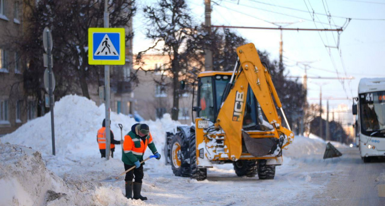 Жителям Чебоксар напомнили телефоны для жалоб на снег и наледь