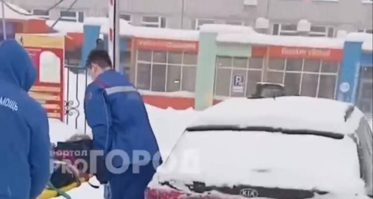 В Чебоксарах водитель, который перекрыл въезд скорой, объяснила свой поступок