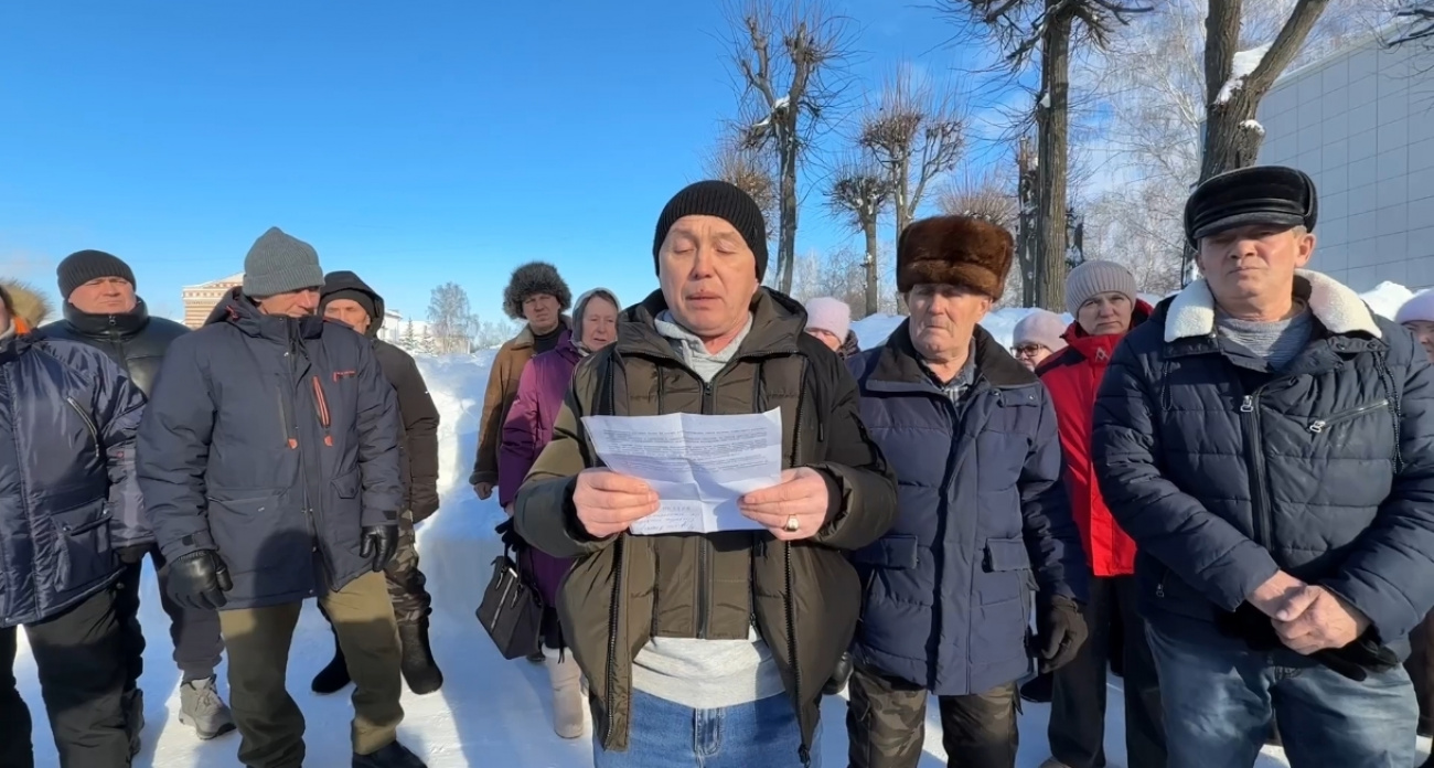 Жители Яльчикского района записали обращение к президенту из-за объединения районных больниц