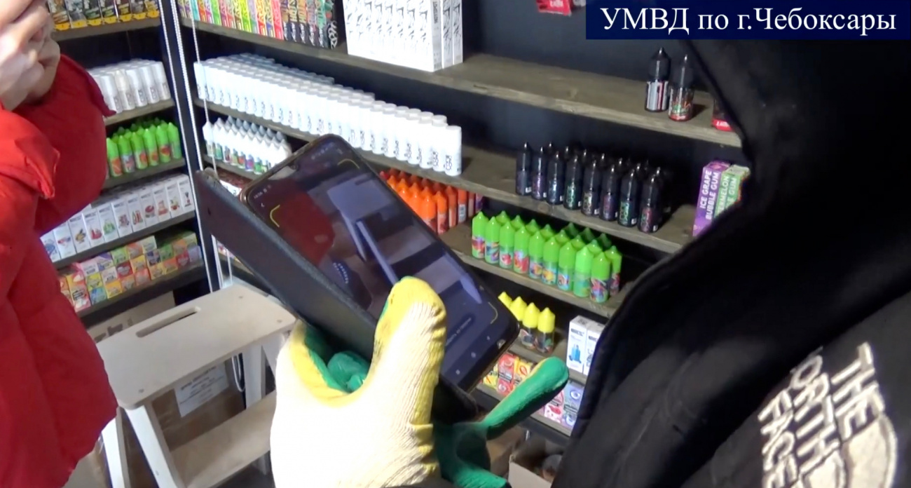 Молодых предпринимателей в Чебоксарах накрыла полиция за продажу нелегальных вейпов и снюсов