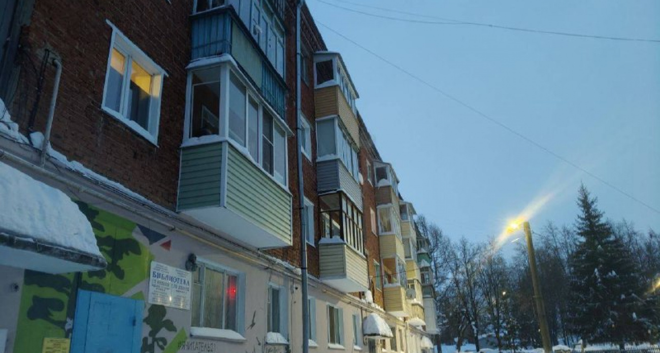 Вернуть тепло в дом с рухнувшей крышей в Восточном поселке обещают уже сегодня