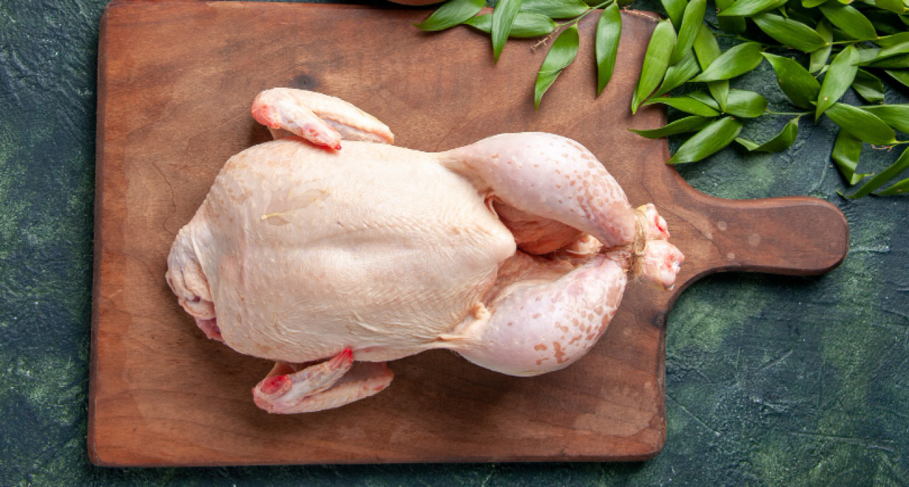 Курица из супермаркета станет безопаснее и вкуснее: один простой способ убирать всю «химию» из мяса